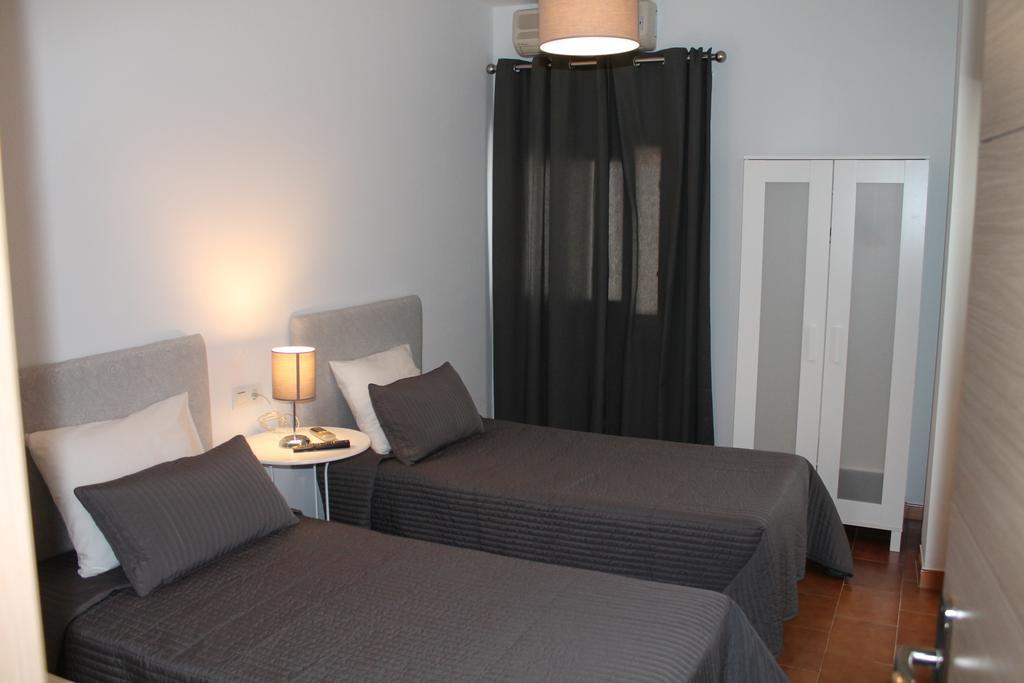 Hostal Montilla Sotogrande Torreguadiaro Exterior foto